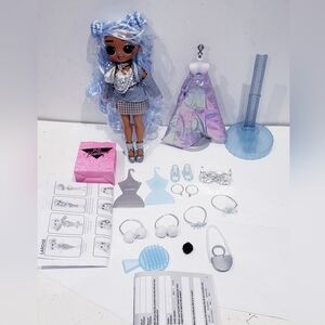 LOL Surprise OMG Missy Frost Fashion Show Style Edition Transforming Doll